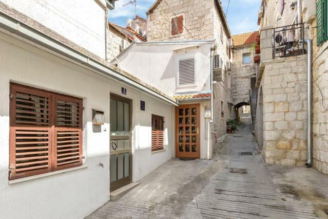 Rosmarinus Rubic Studio Split Bagian luar foto